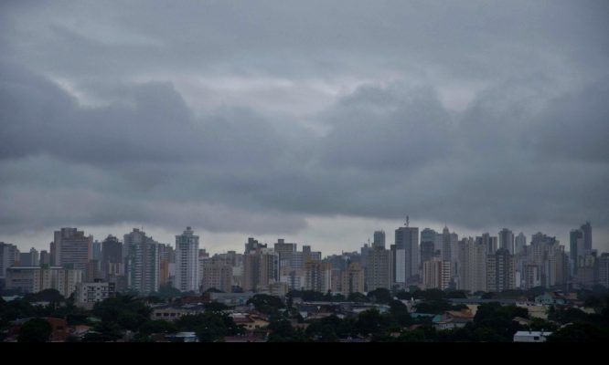 Cimehgo diz que nos próximos dias Goiás terá frente fria acompanhada de chuva, causando queda na temperatura; Confira