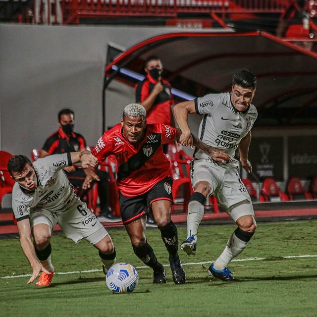 Atlético Goianiense elimina o Corinthians em Goiânia, da copa do Brasil