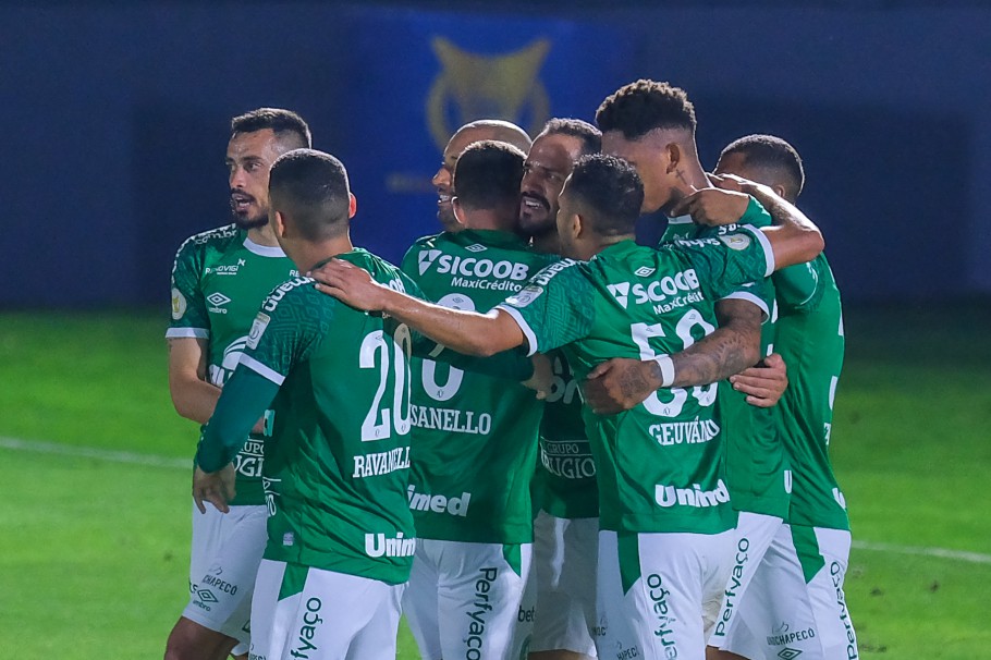 Após 20 rodadas, a Chapecoense enfim conquistou a sua primeira vitória no Campeonato Brasileiro