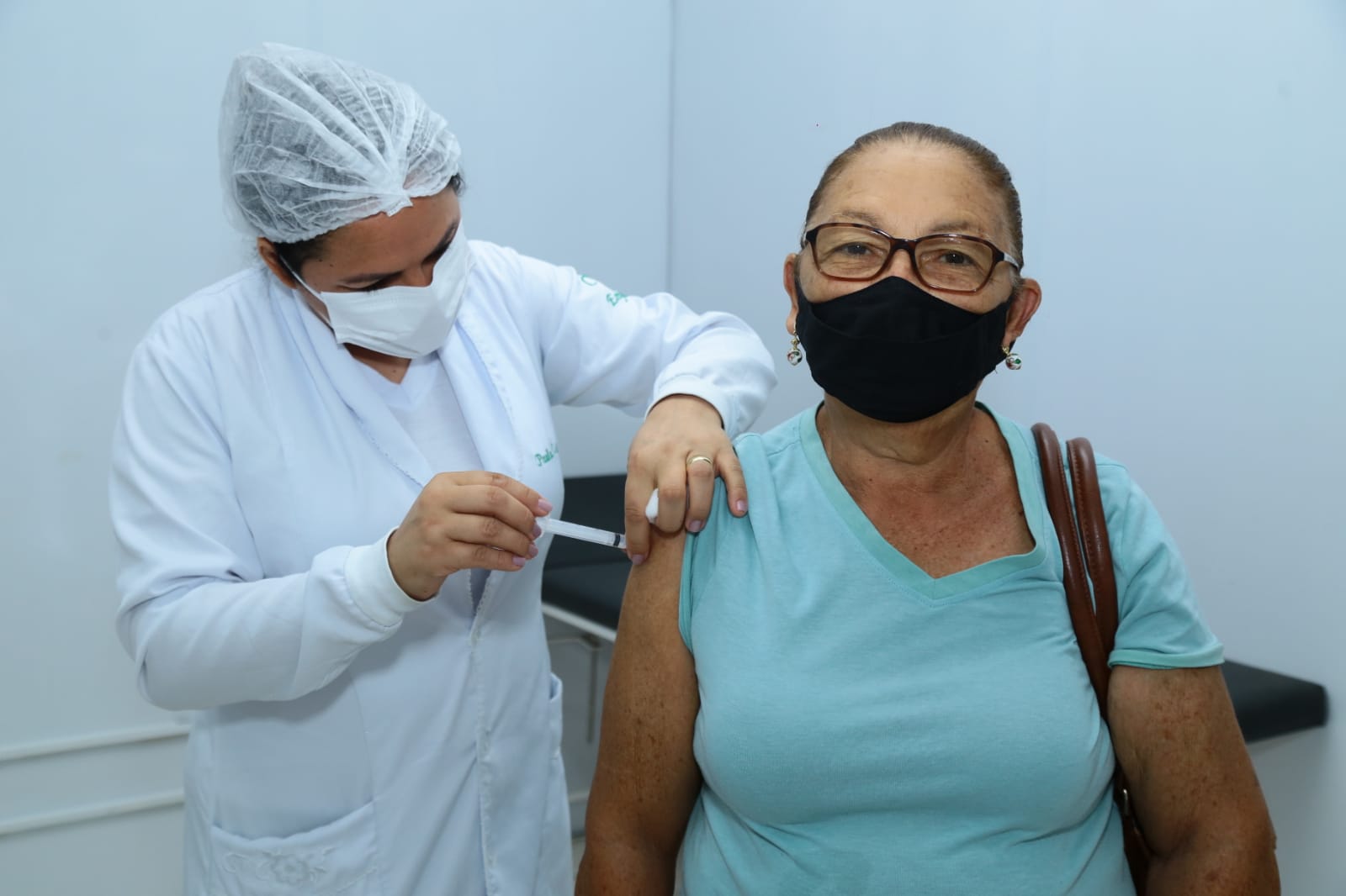 Prefeitura de Aparecida de Goiânia, convoca idosos acima de 70 anos e imunossuprimidos para receber dose de reforço da vacina contra a covid-19