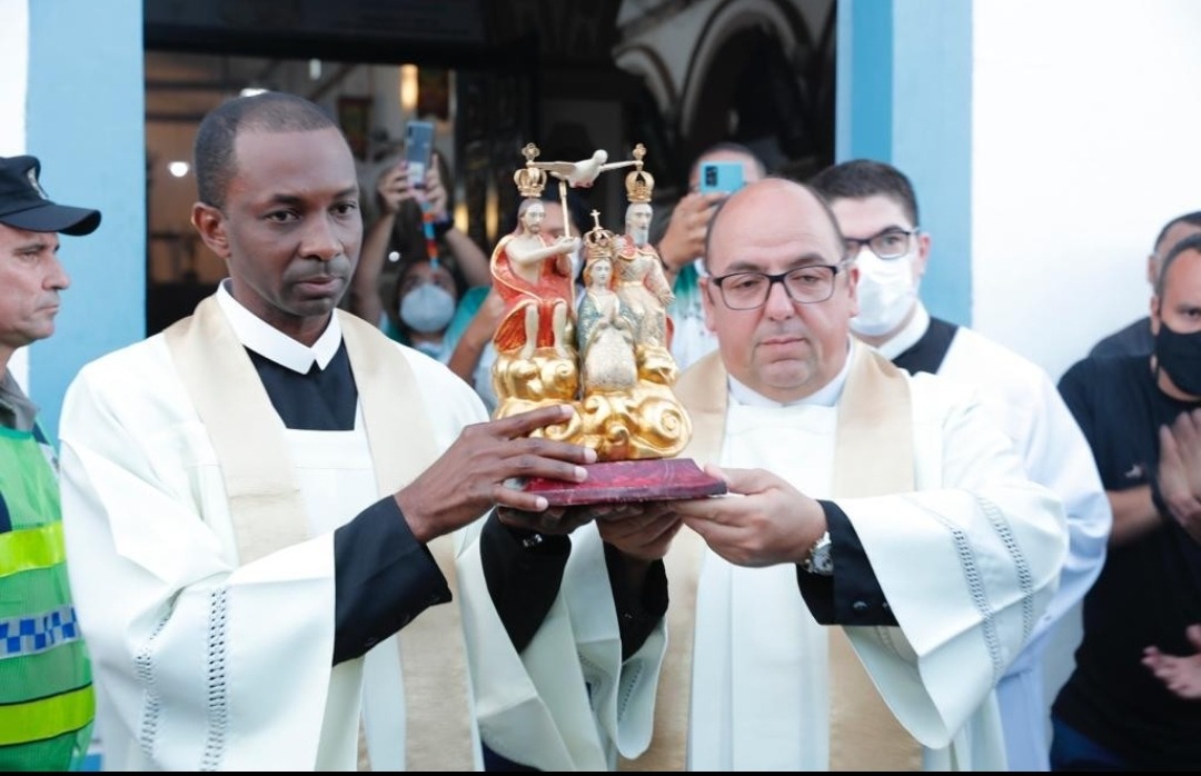 Encerramento da Romaria do Divino Pai Eterno conta com Procissão Luminosa e celebração presidida pelo arcebispo de Goiânia