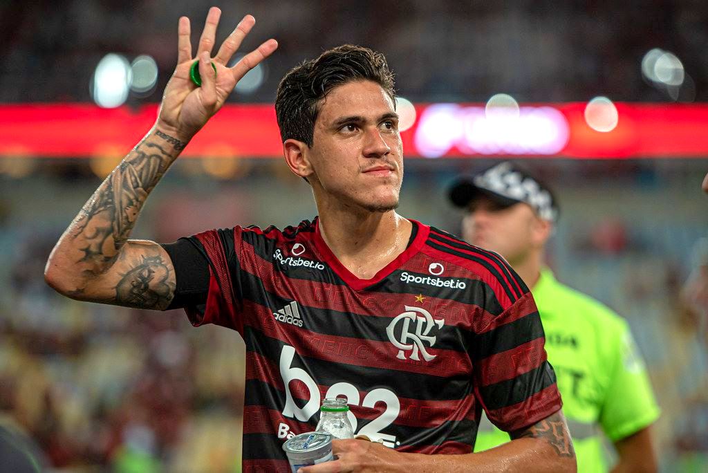 Com casa cheia e goleada, Flamengo vence Atlético-GO no Maracanã