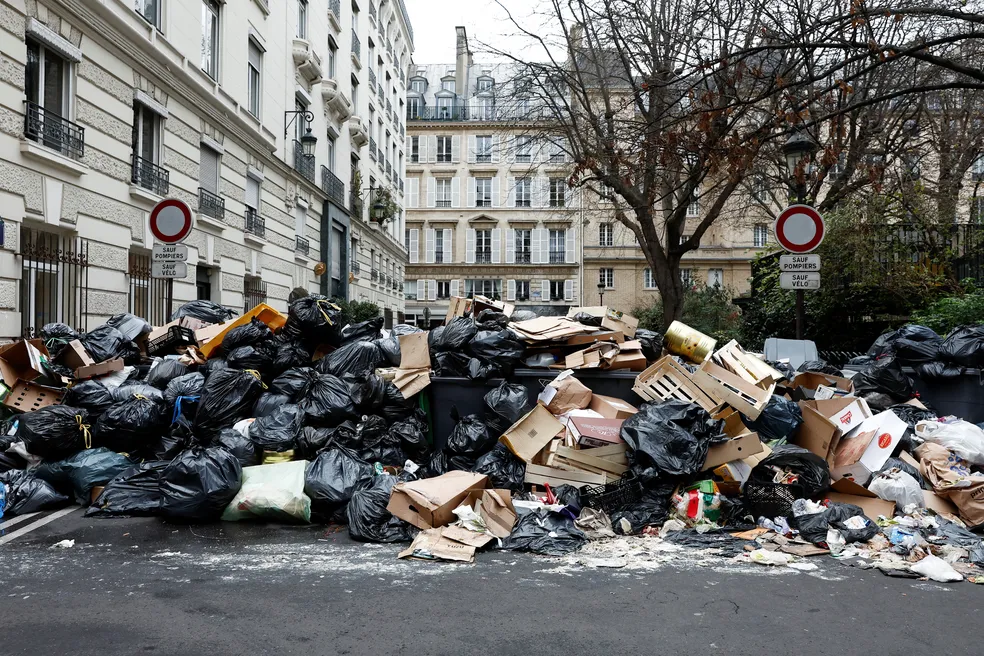 Greve dos garis de Paris completa 11 dias 