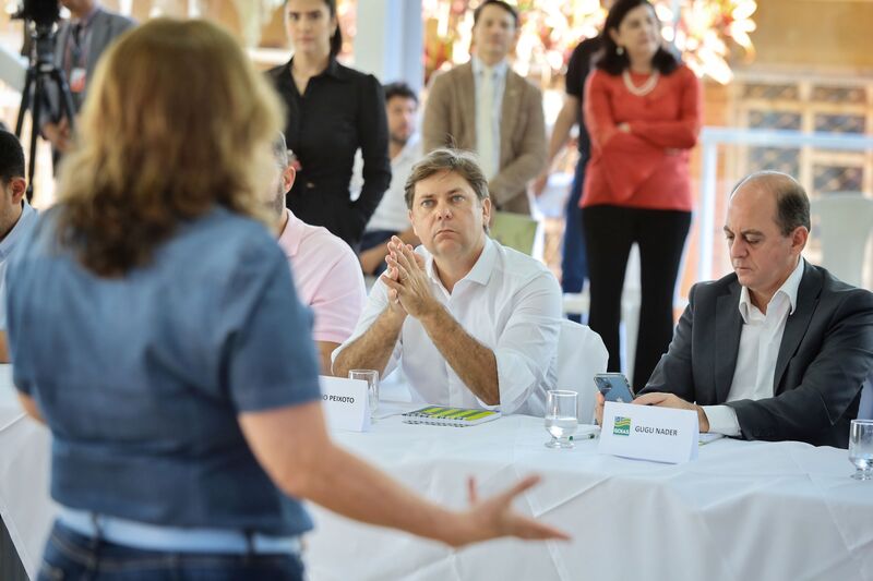 Bruno Peixoto e deputados reforçam parceria com a Educação