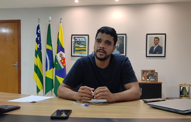 Prefeito de Trindade lança decreto de cortes para tentar conter má administração