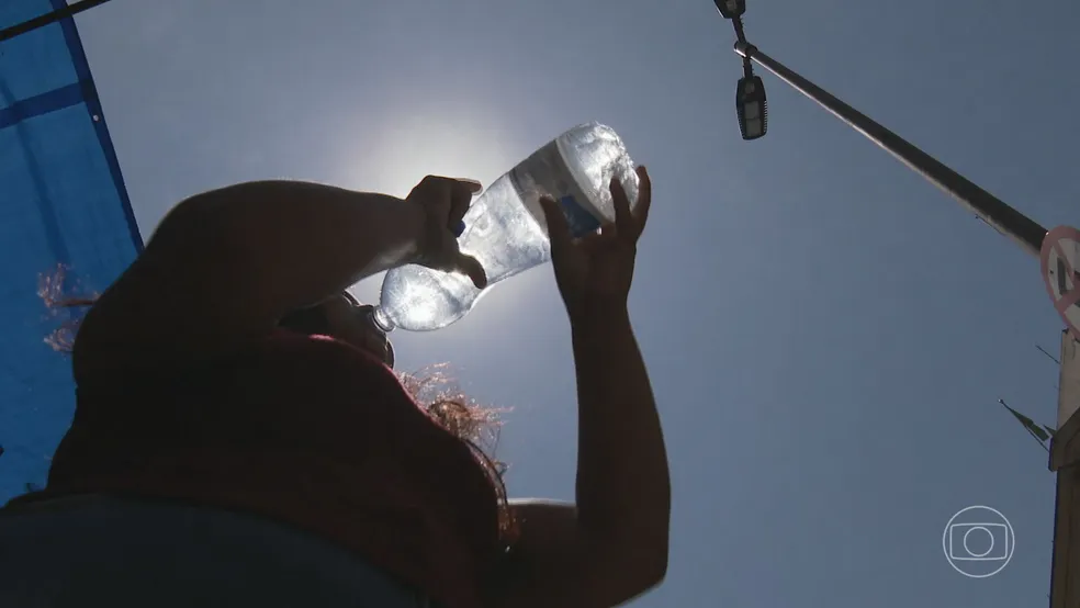 Altas temperaturas: médicos recomendam mais hidratação durante esse período de calor