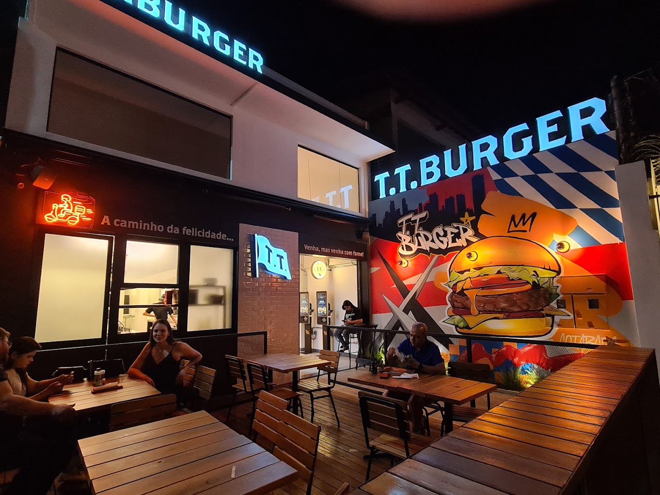 T.T. Burguer abre franquia em Goiânia com cardápio assinado pelo chef renomado Tomas Troisgros