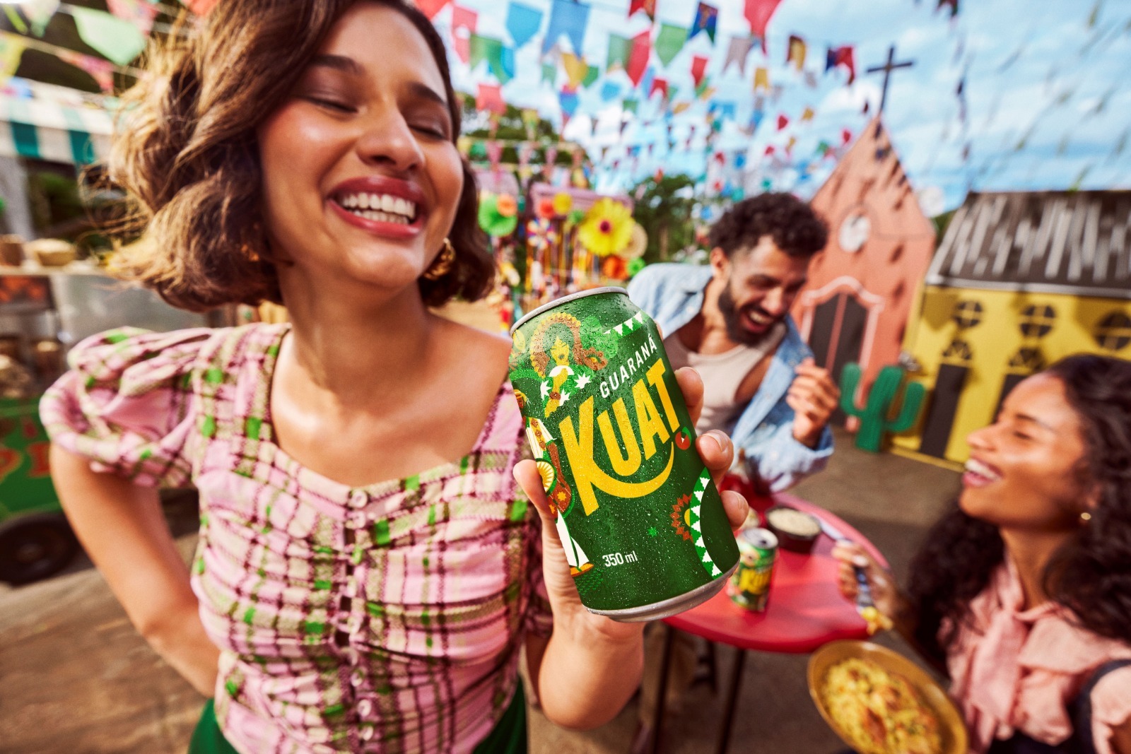 Kuat celebra a diversidade cultural brasileira com a campanha “A gente encontra no meu país…”