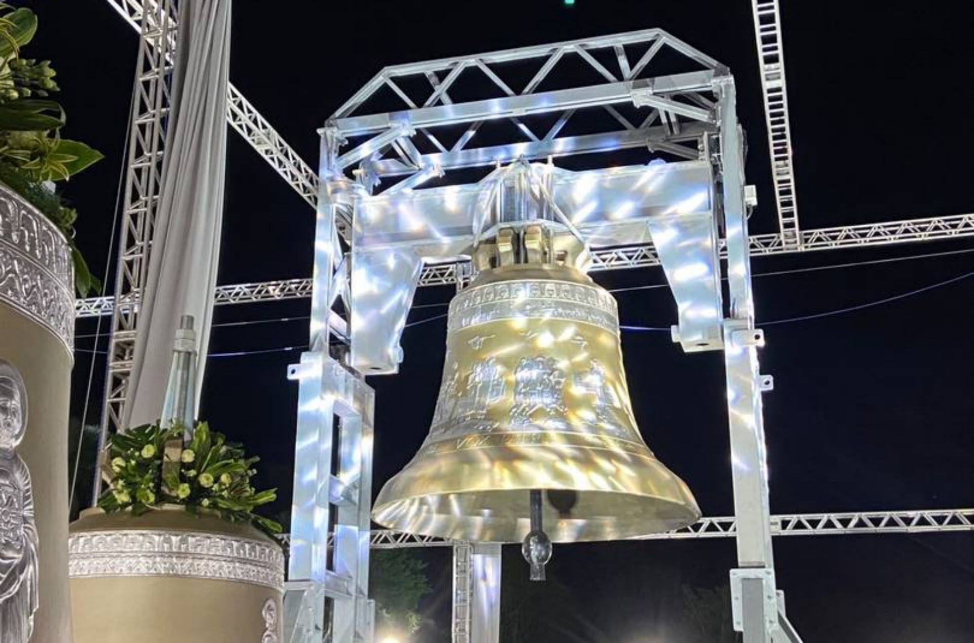 Maior sino do mundo badala pela primeira vez no Brasil