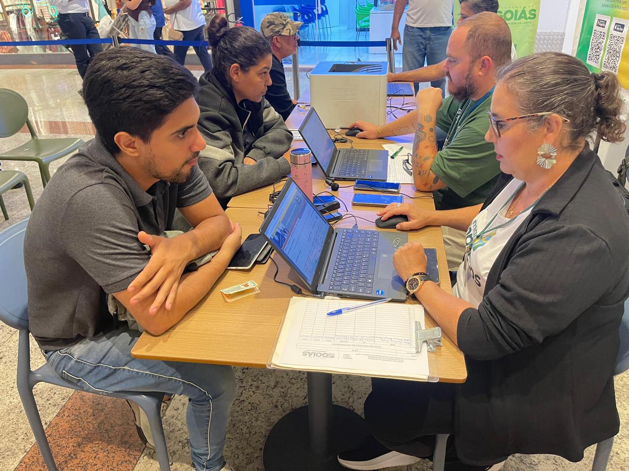 Governo de Goiás realiza último feirão de empregos de 2025