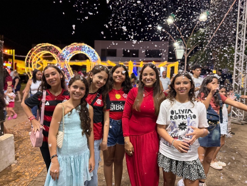 São Miguel do Araguaia abre Natal Encantado com luzes, teatro e até neve na praça central