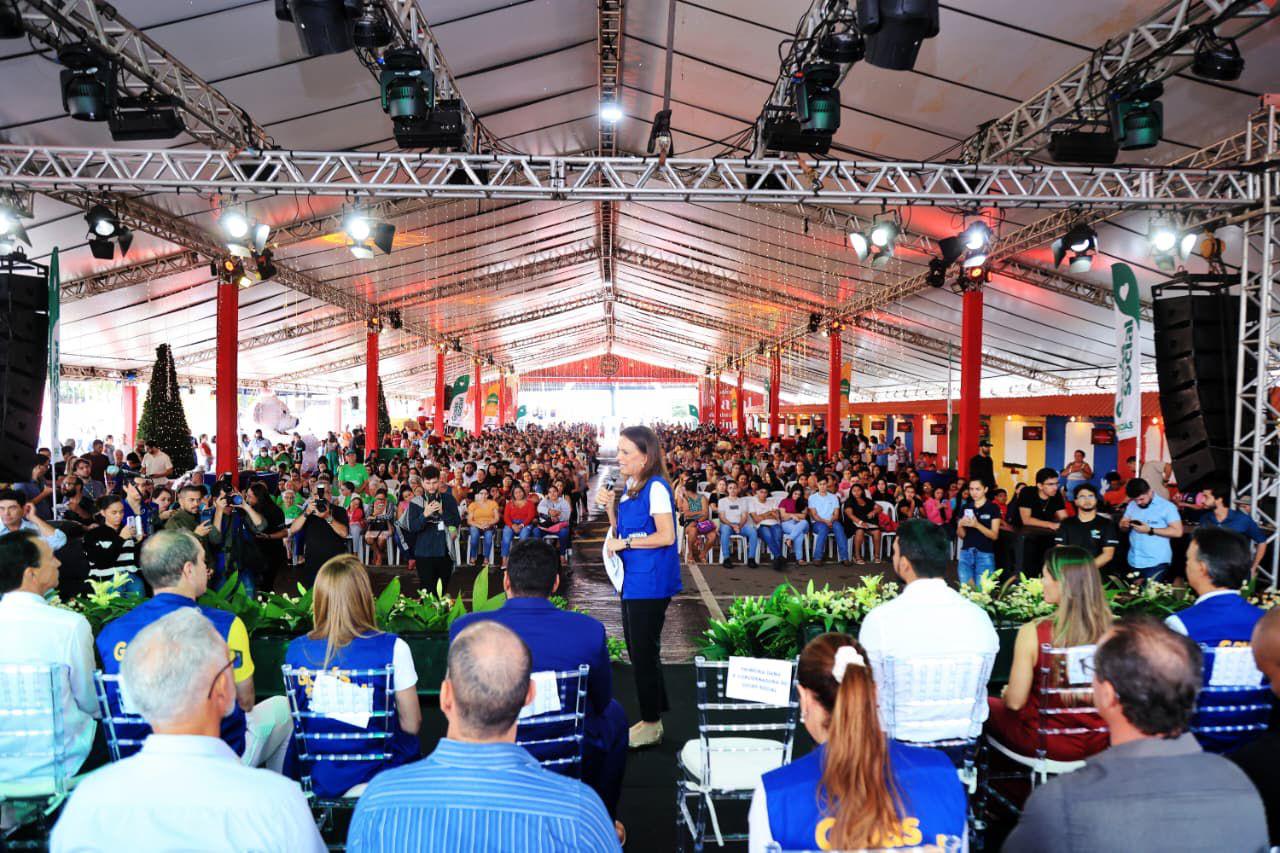 Gracinha Caiado lança projeto esportivo e leva benefícios sociais a Trindade