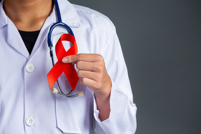 Dezembro Vermelho: prevenção de ISTs vai além do teste de HIV e exige check-up completo