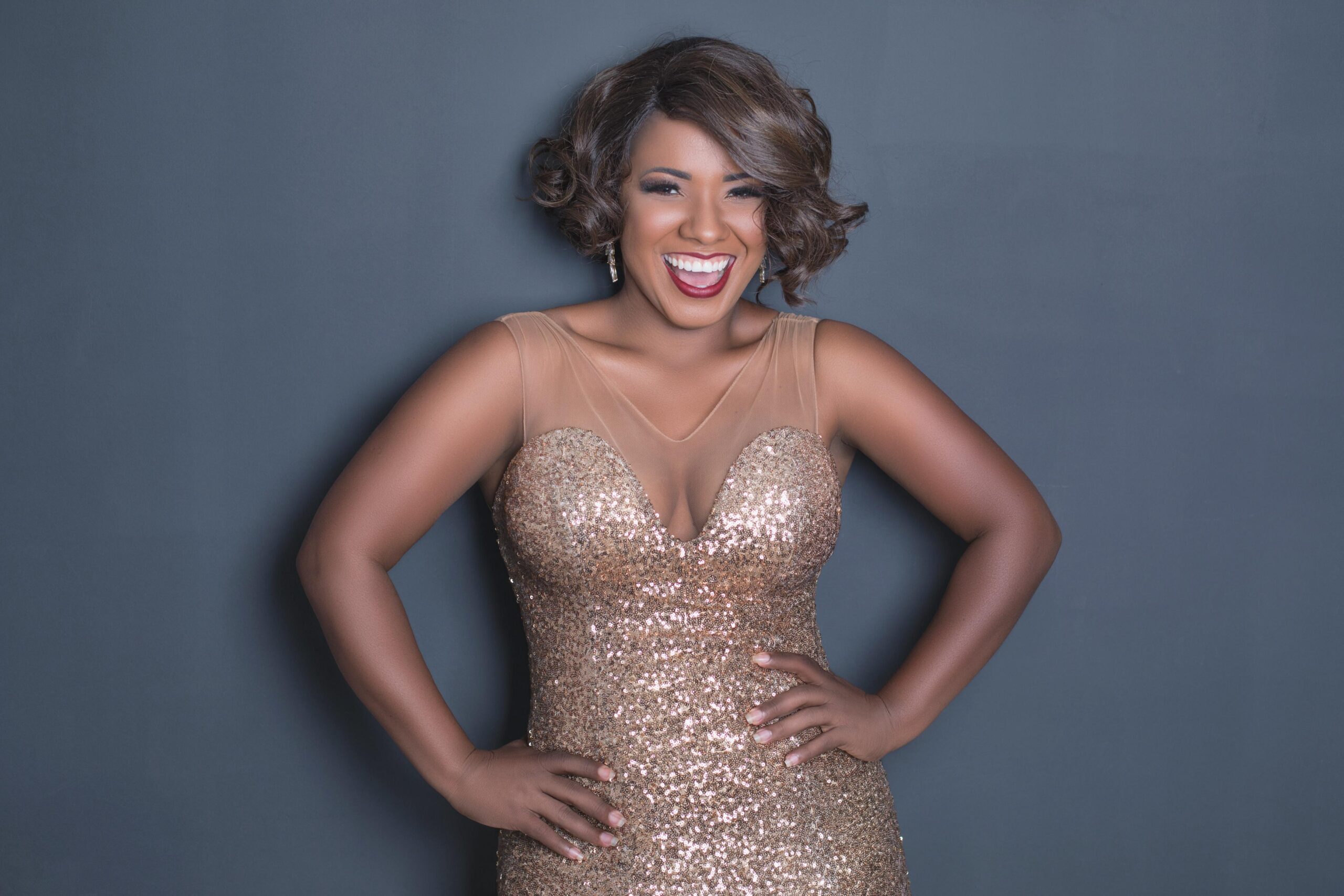 Whitney Forever chega a Goiânia com tributo emocionante à voz de Whitney Houston