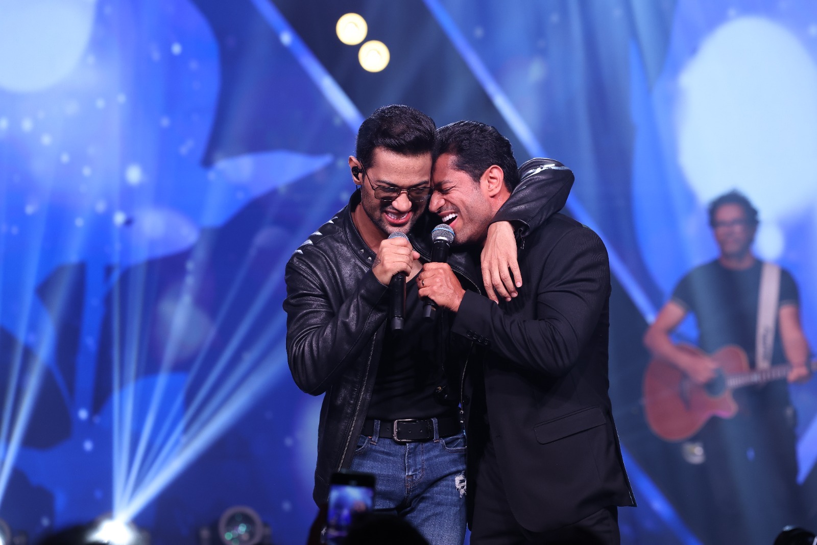 Edy Britto & Samuel anunciam turnê ‘Dois Diferentes’ com espetáculo renovado